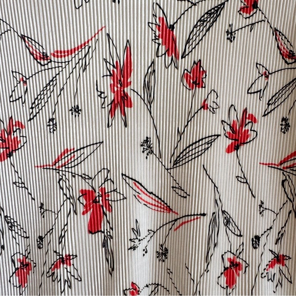 ASTR • Pleated Surplice Floral Long Sleeve Top in Ivory Coral Sketch - Picture 8 of 11